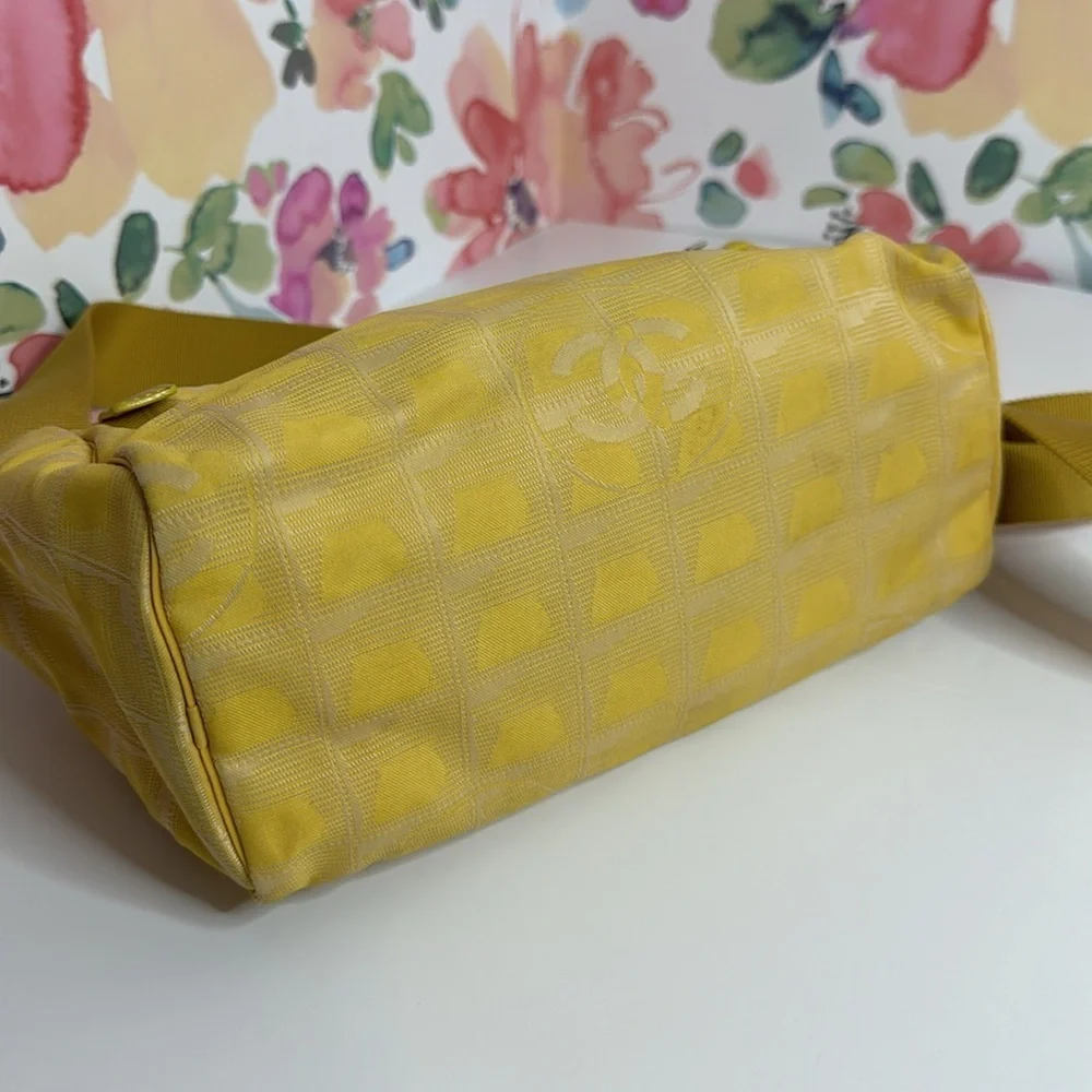 💯Authentic Chanel Travel Line Zip Shoulder Bag Nylon Small🍀